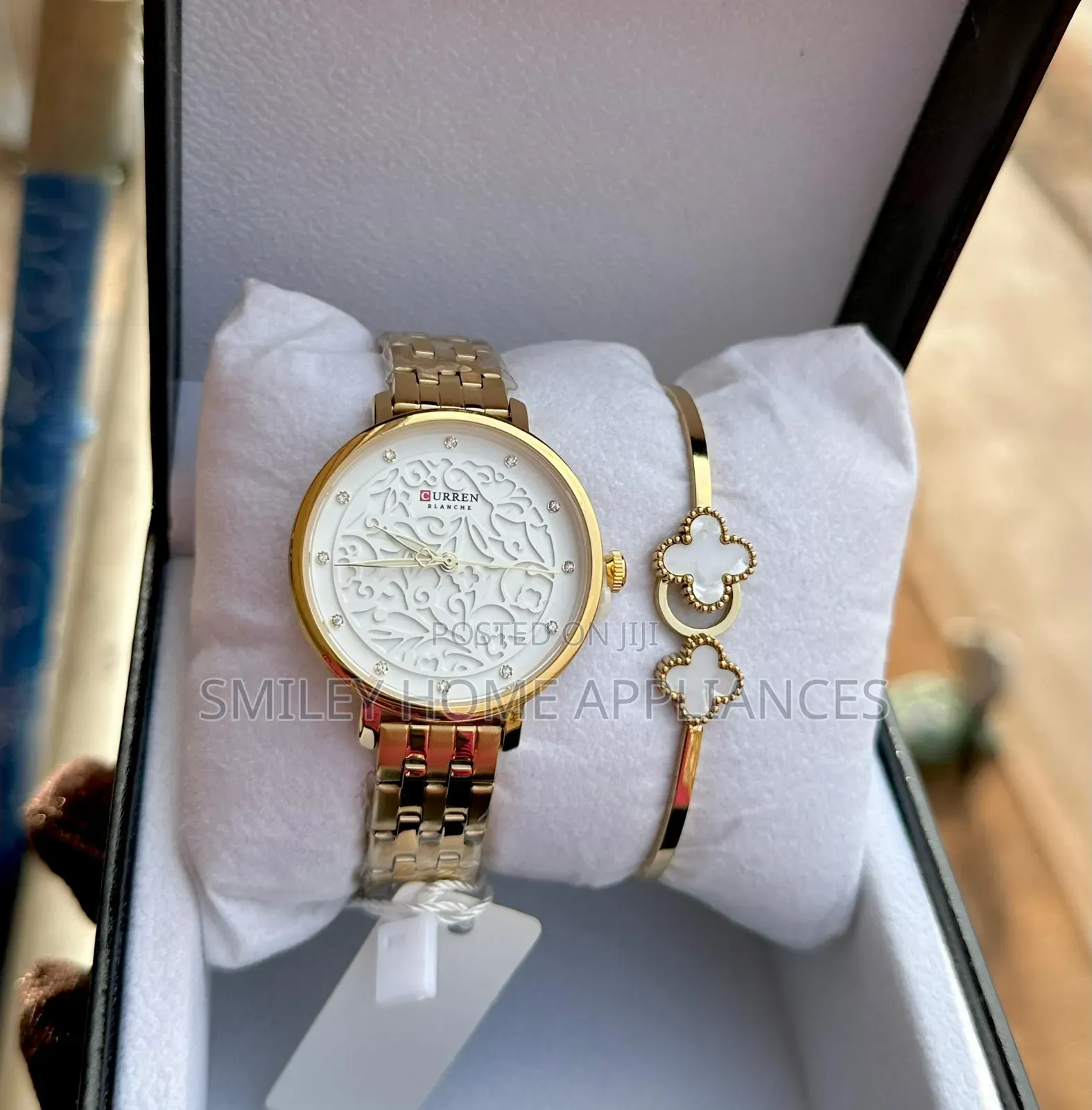 Curren Ladies' Gift Box Watch With a Bracelet Golden Color