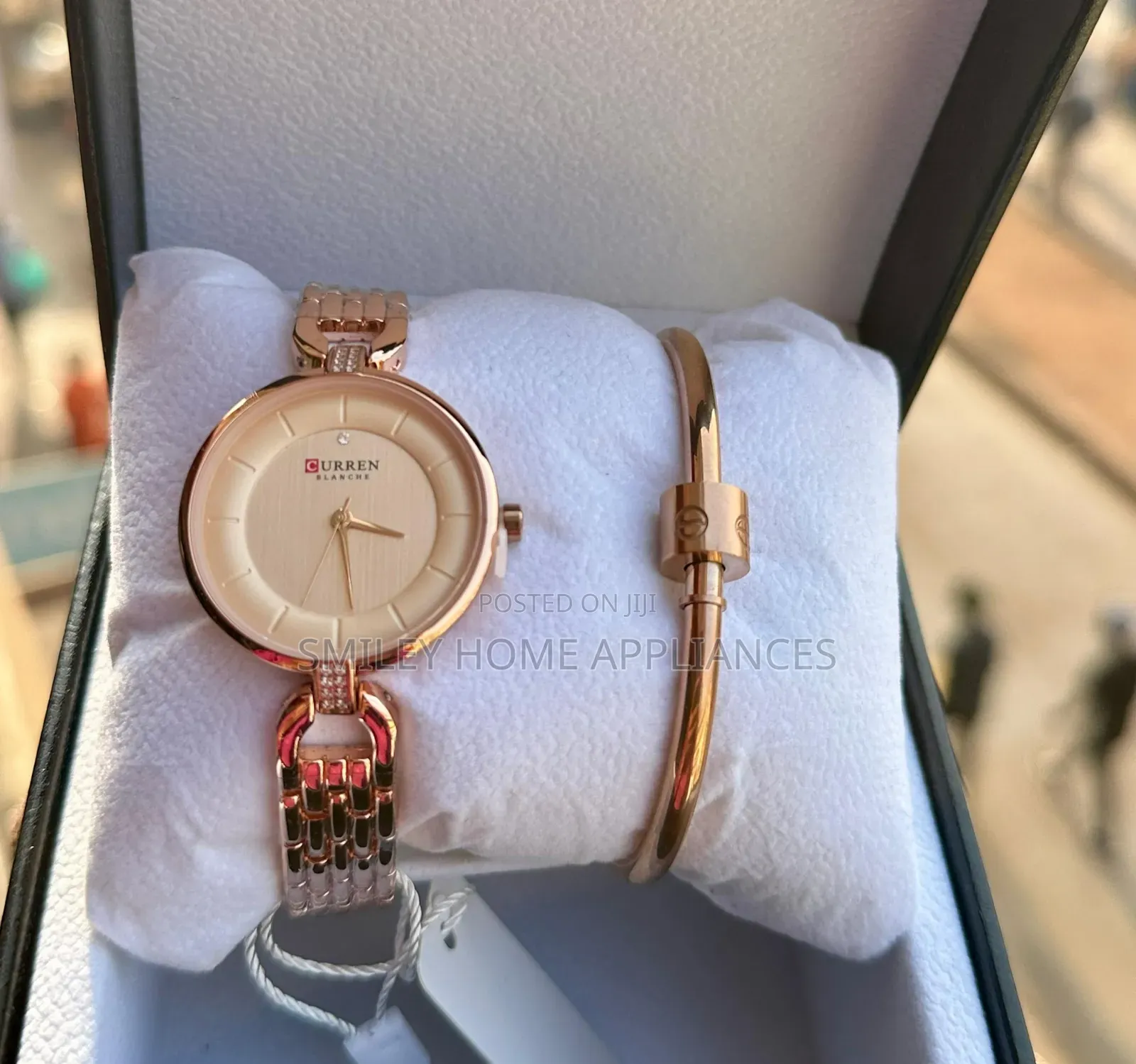 Curren Women's Wrist Stylish Gift Box Watch With a Bracelet