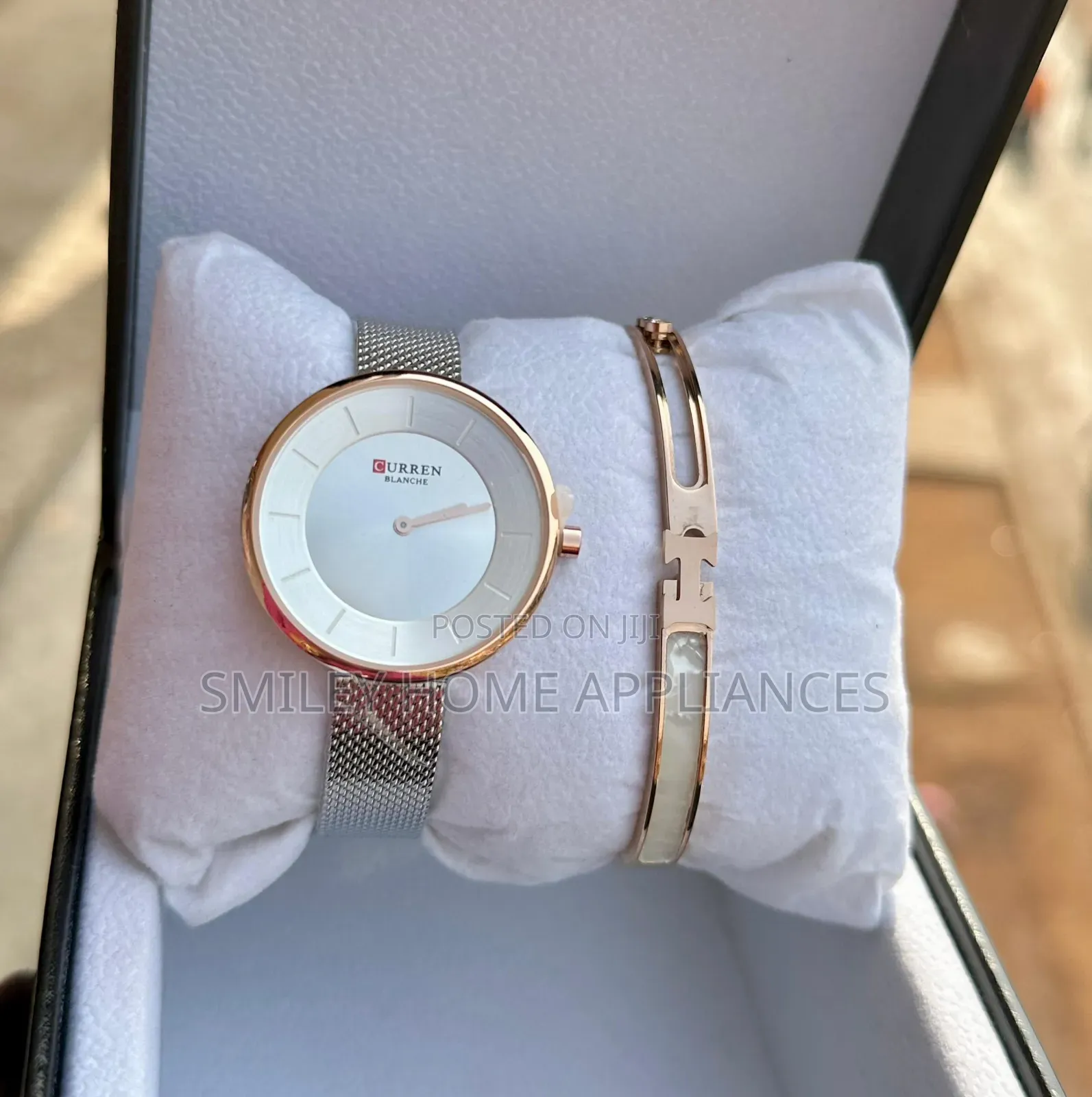 Curren Women's Gift Box Wrist Watch With a Bracelet