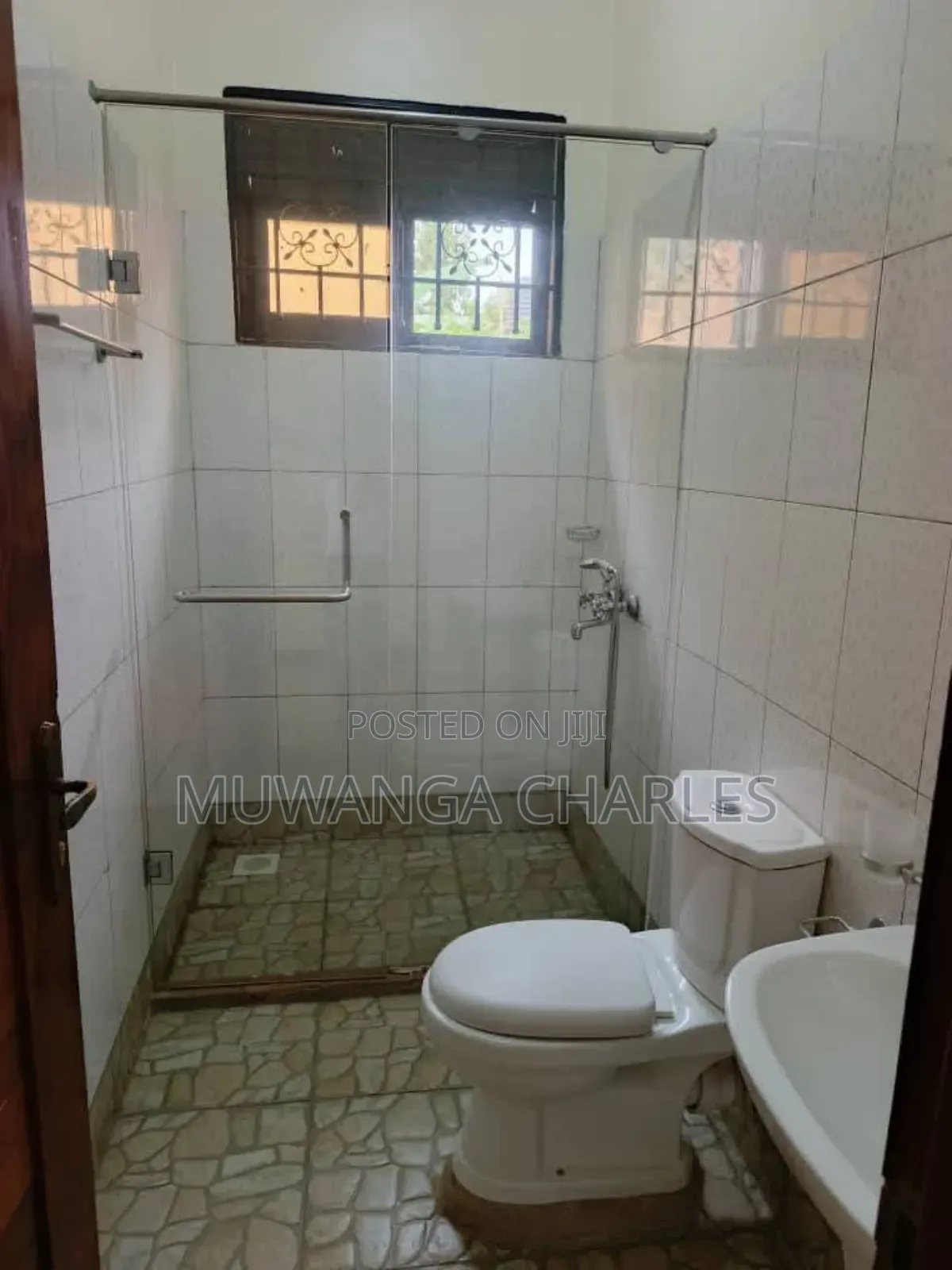 4bdrm Bungalow in Fs Properties Ltd, Makindye for rent