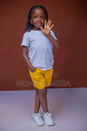 Photo - Simple Indoor Photoshoot
