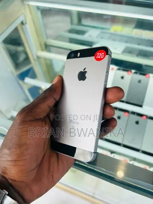 Apple iPhone SE 32 GB Gray