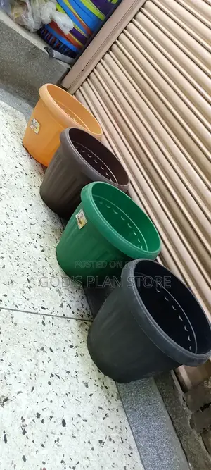 All Colors Plastic Flower Pots Round
