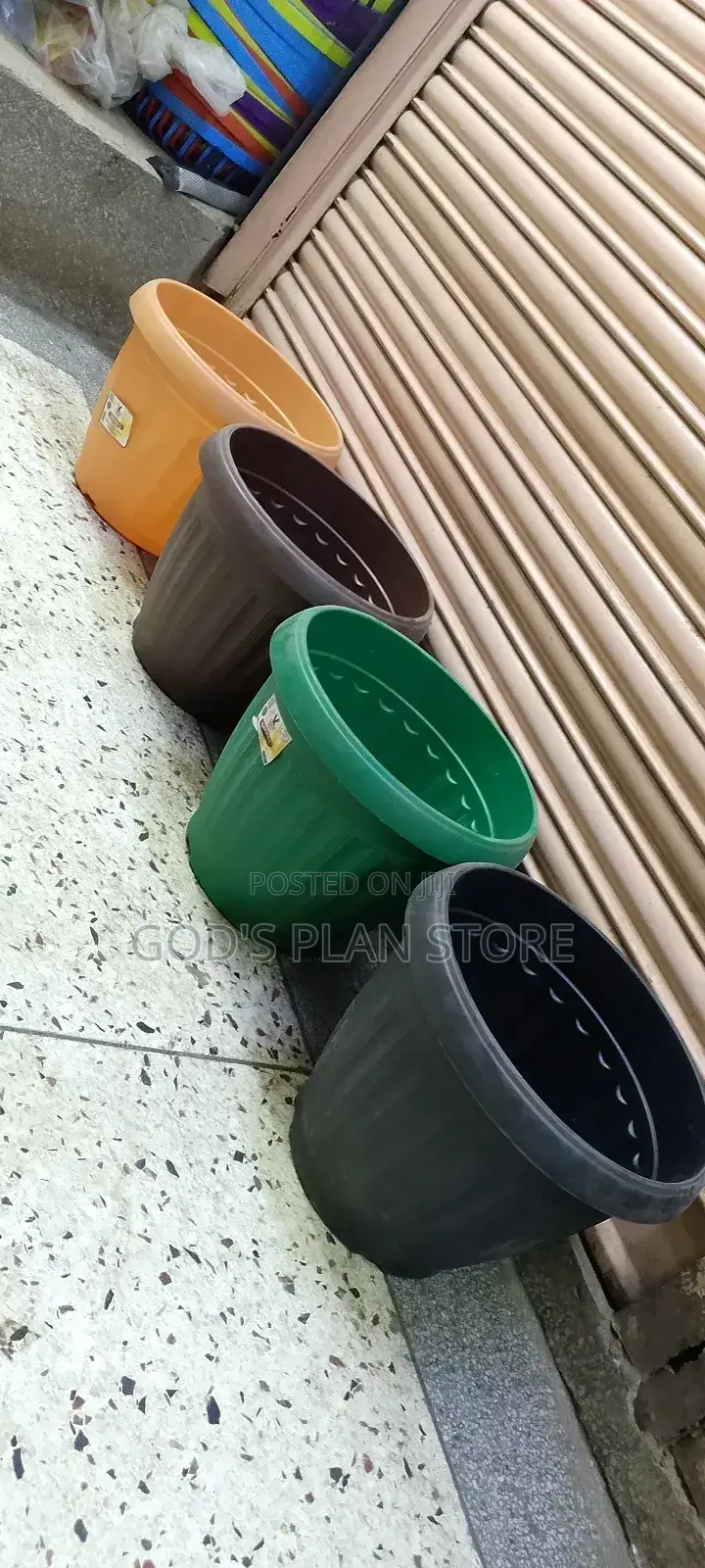 All Colors Plastic Flower Pots Round
