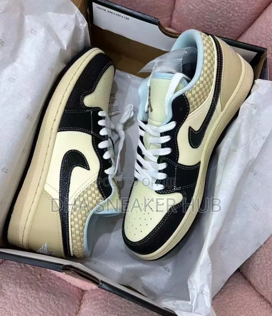 Air Jordan 1 Low Cream With Black