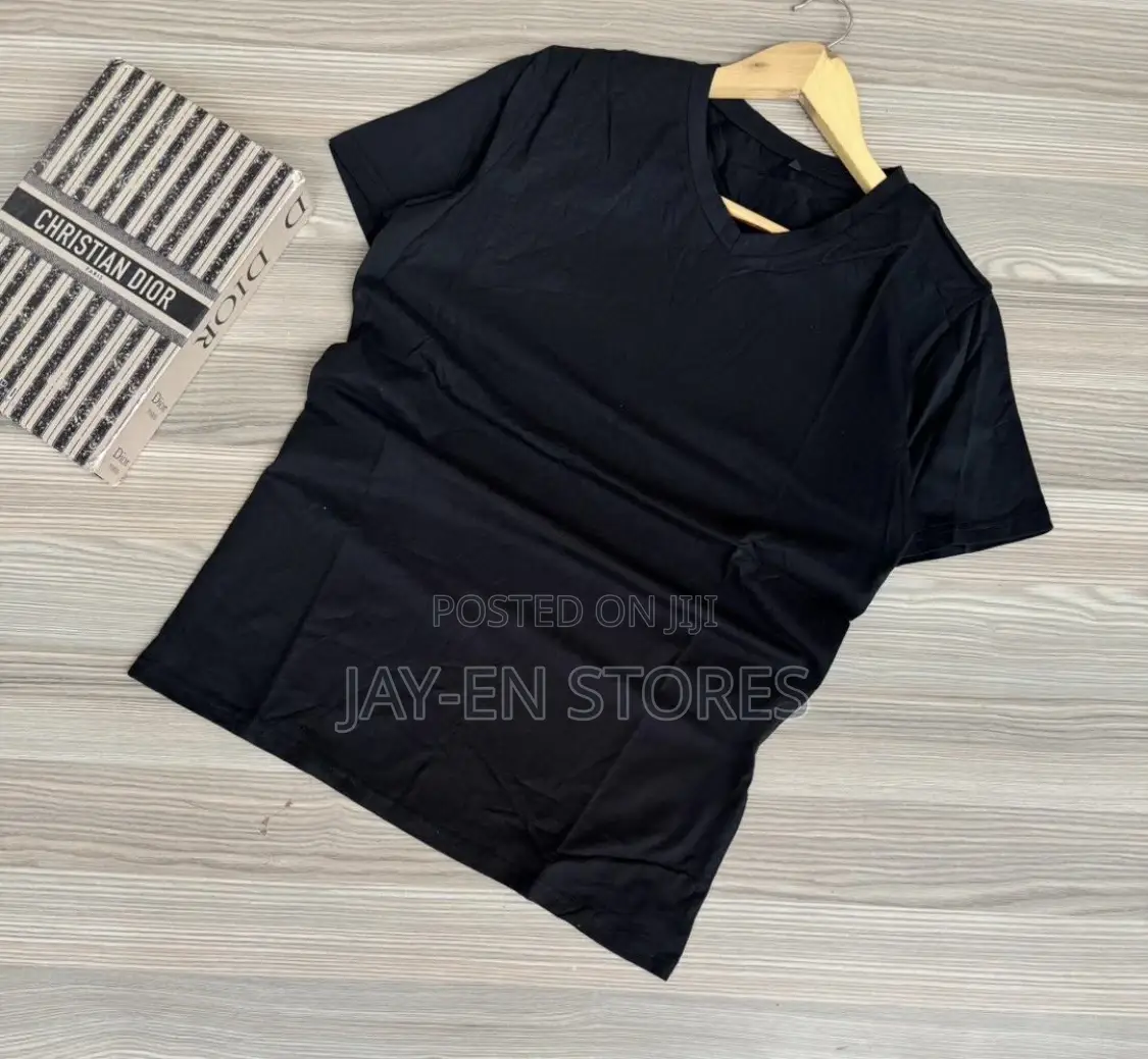 Black v-Neck Tshirt