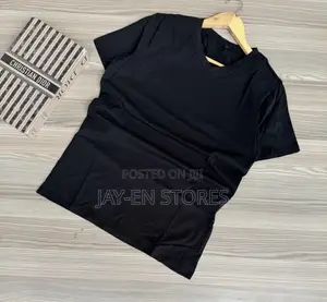 Black v-Neck Tshirt