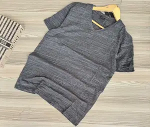 Grey v-Neck Tshirt