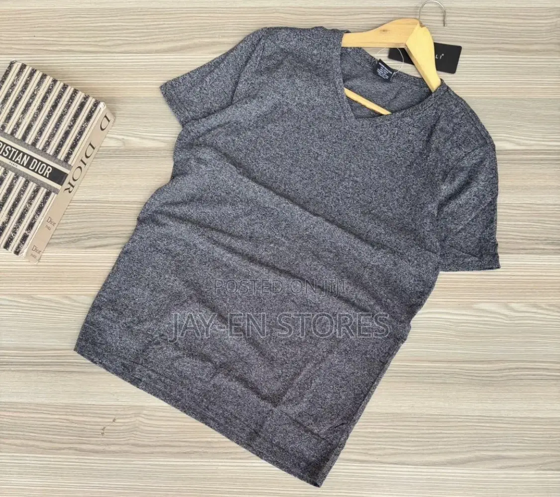 Grey v-Neck Tshirt