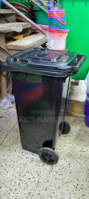 Heavy Duty Plastic Dust Bin 120litres Black