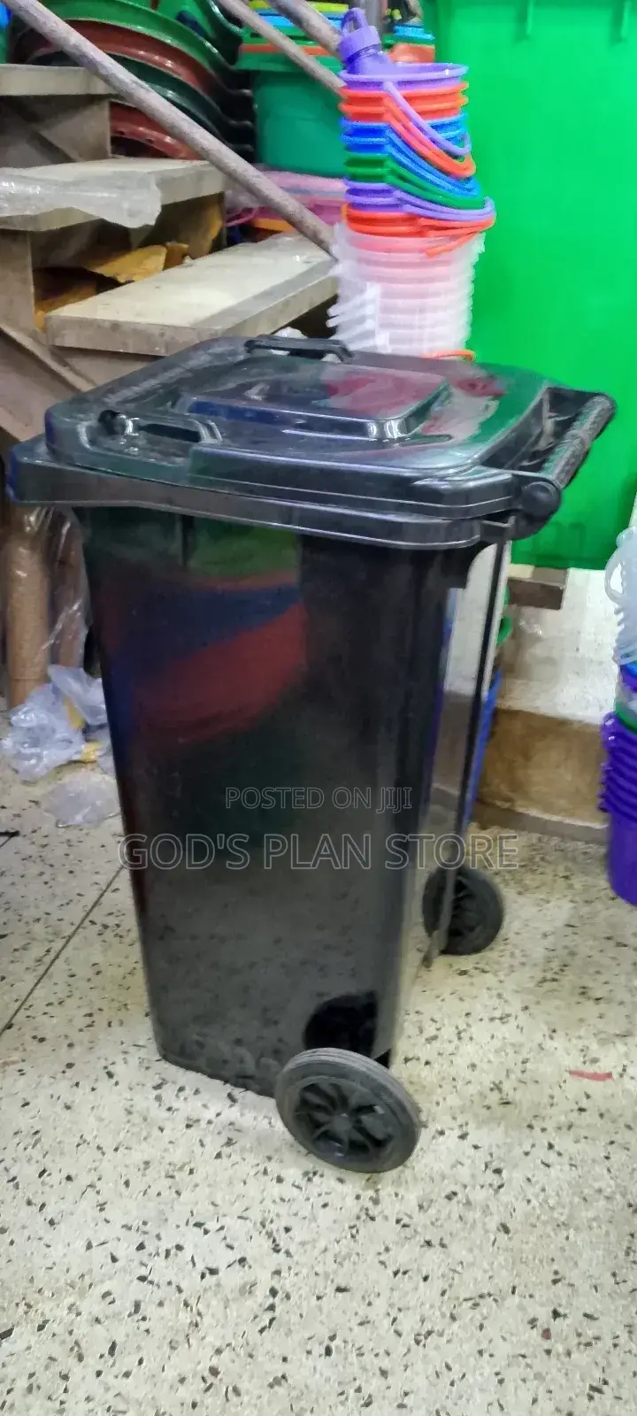 Heavy Duty Plastic Dust Bin 120litres Black