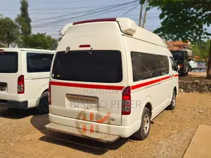 Toyota HiAce 2010 White