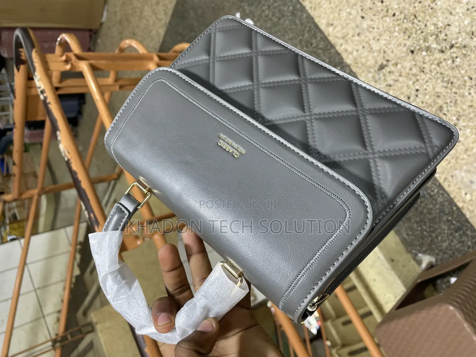 Ladies Clean Piece