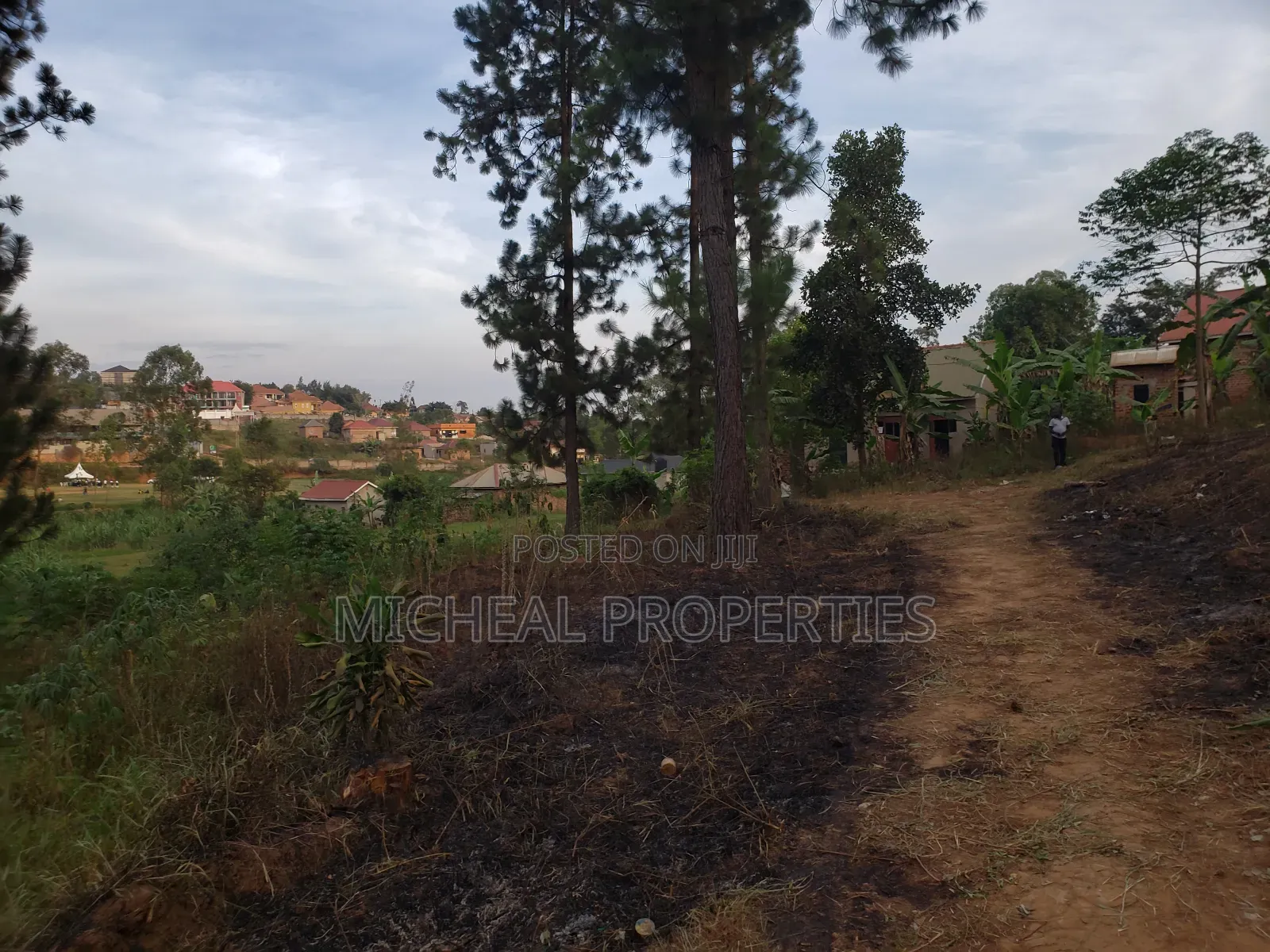 Plot for Sell 100ft by 100ft Kitetika at 120m