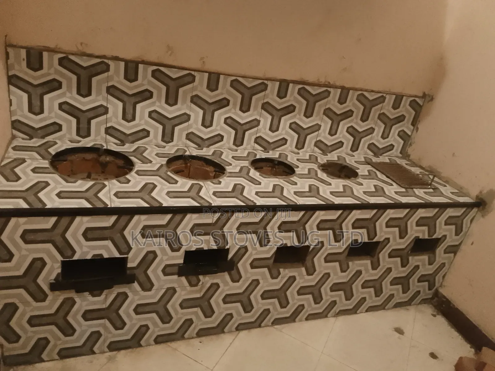 Energy Saving Charcoal/Firewood Stove With a Chimney