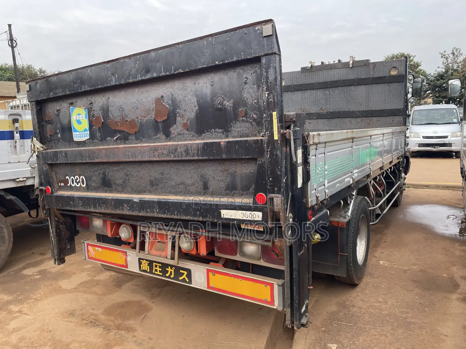 Hino Truck Short