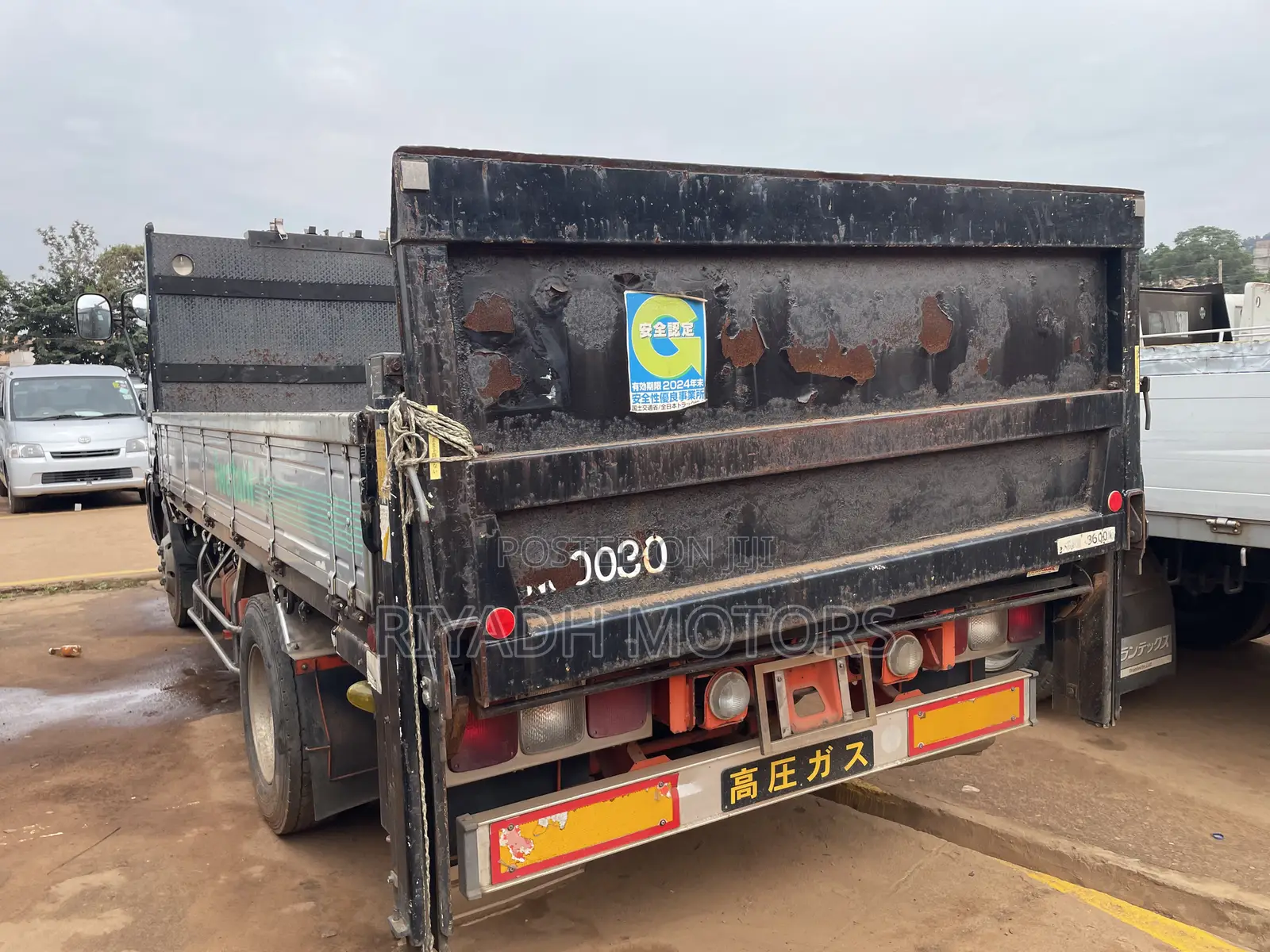 Hino Truck Short