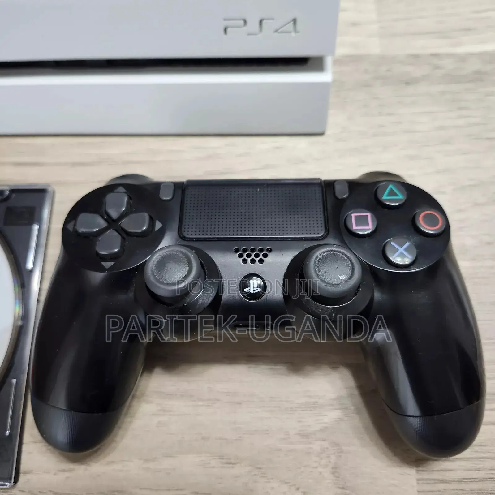 Sony Playstation 4 White Comes With 1 Game