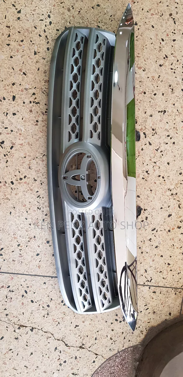 Toyota Fortuner 2010 Grill