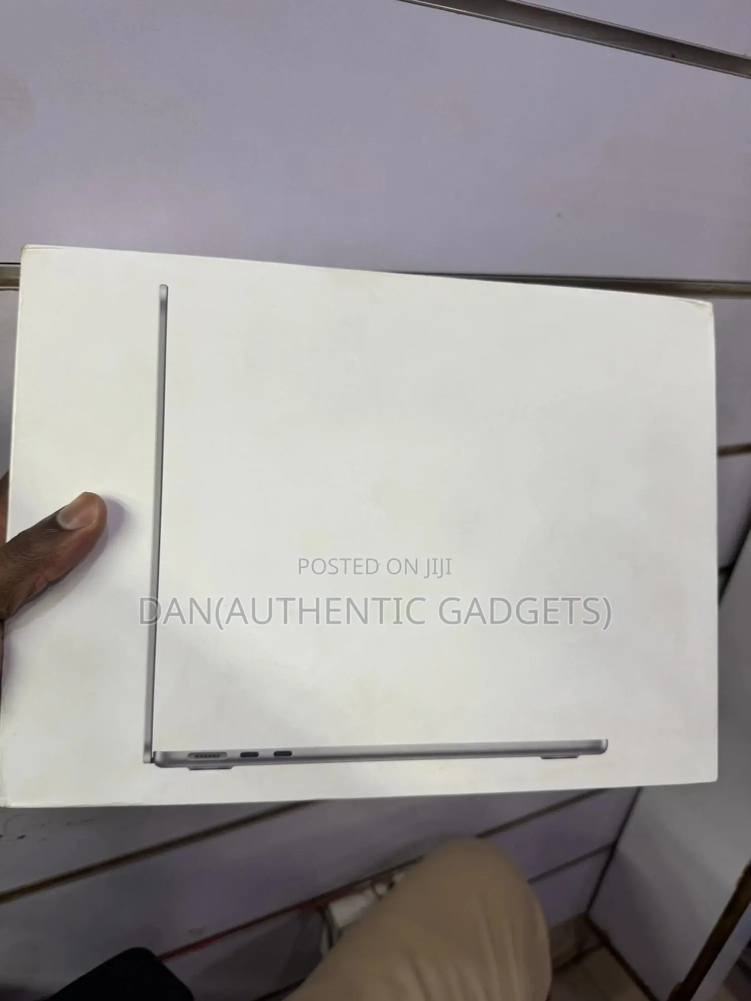New Laptop Apple MacBook Air 2024 M3 13-Inch 8GB Apple M3 SSD 256GB