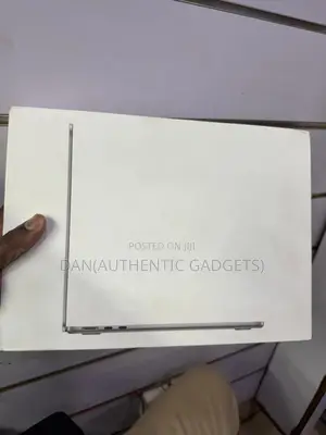 New Laptop Apple MacBook Air 2024 M3 13-Inch 8GB Apple M3 SSD 256GB