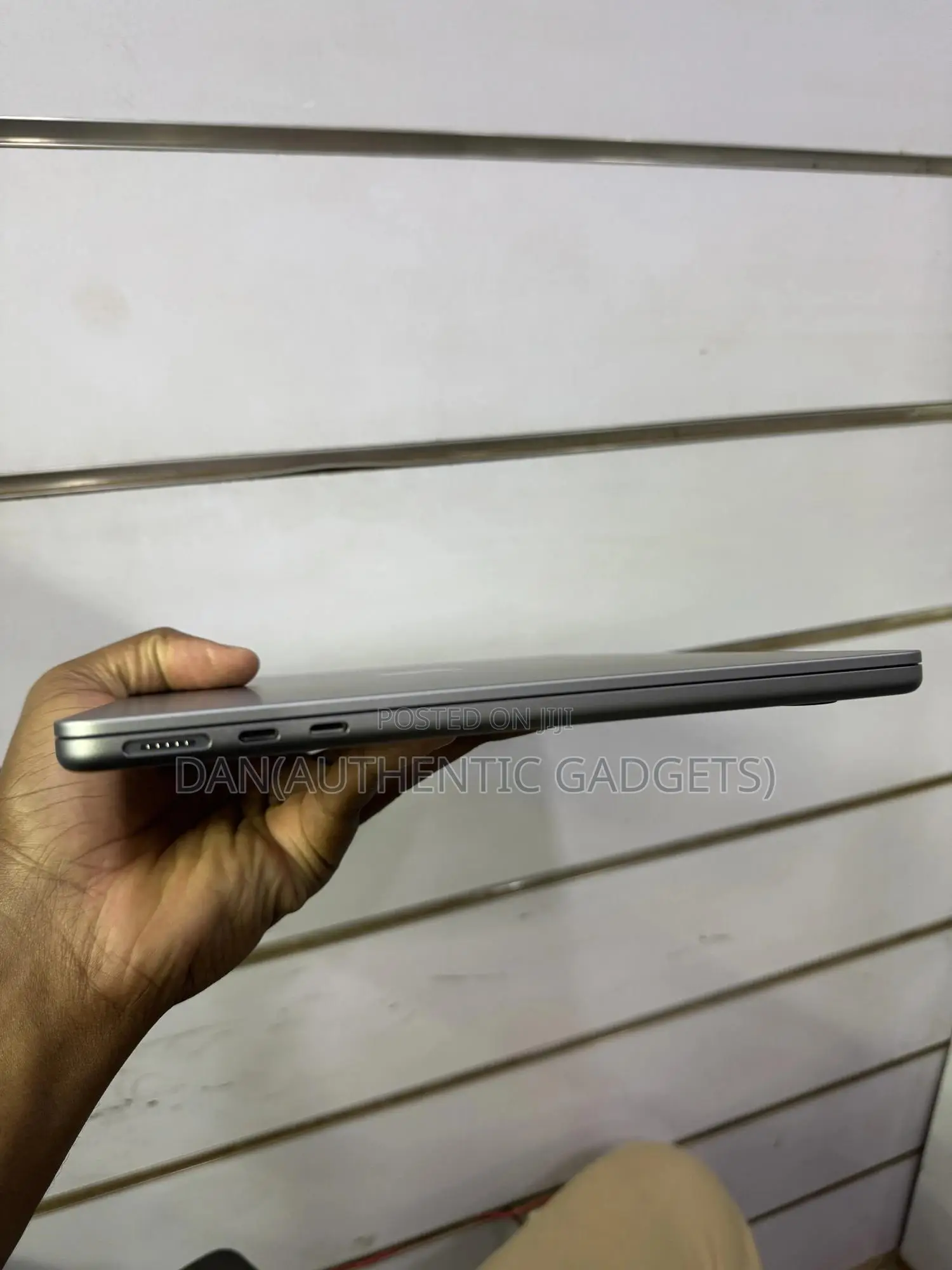 New Laptop Apple MacBook Air 2024 M3 13-Inch 8GB Apple M3 SSD 256GB