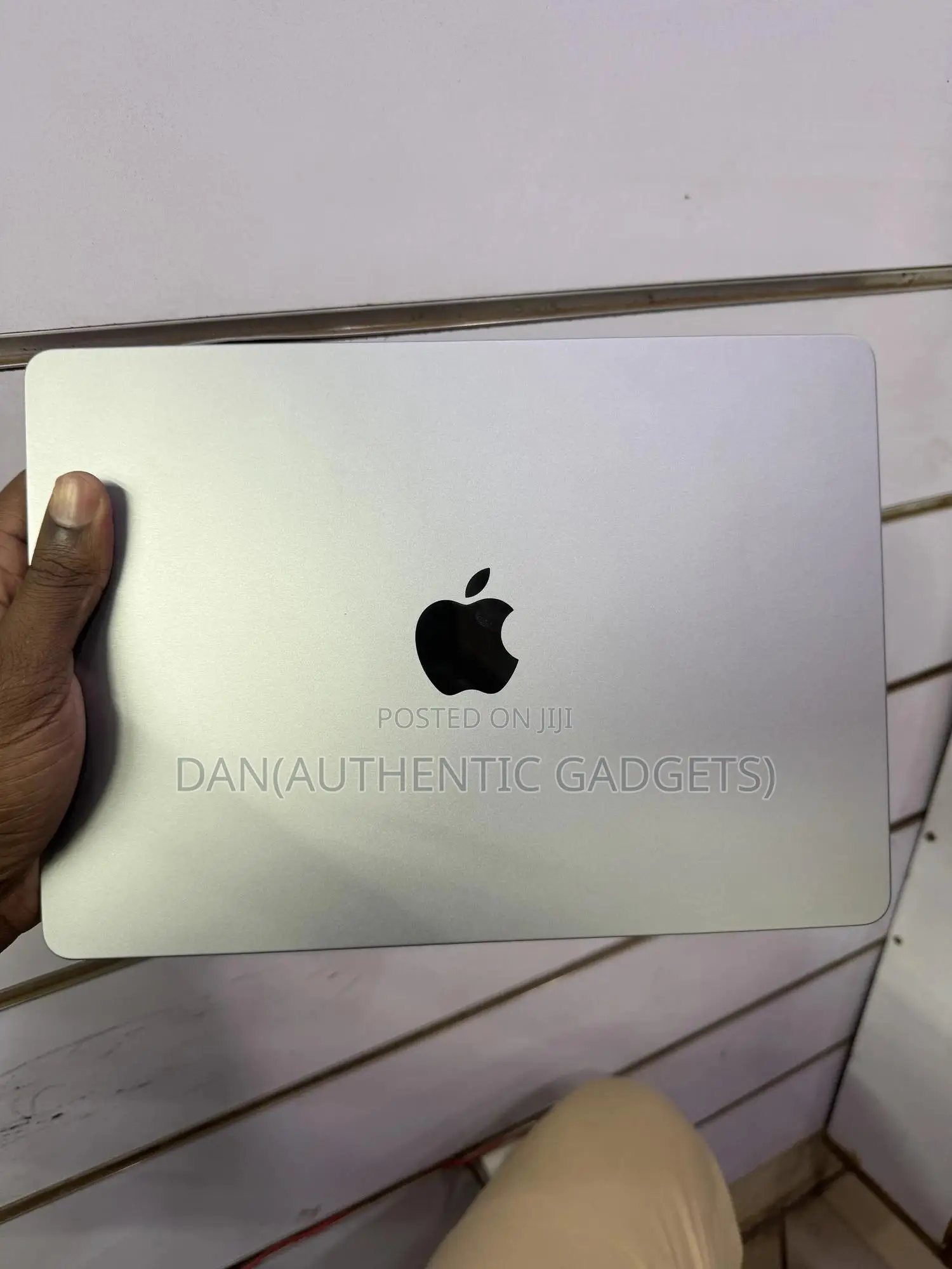 New Laptop Apple MacBook Air 2024 M3 13-Inch 8GB Apple M3 SSD 256GB