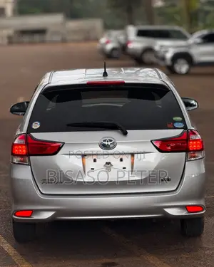 Toyota Corolla Fielder 1.5 Hybrid FWD 2017 Silver
