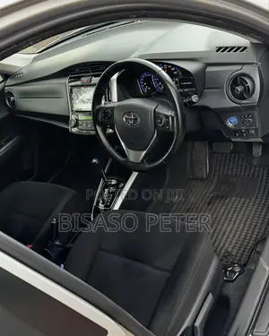 Toyota Corolla Fielder 1.5 Hybrid FWD 2017 Silver