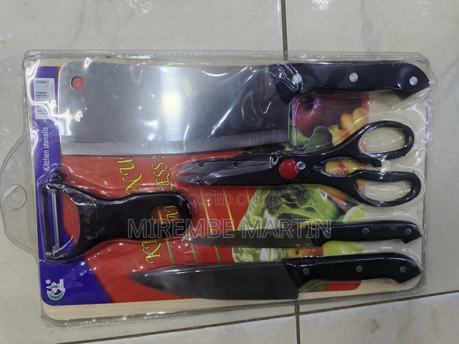 Set of Kitchen Knives and a Wooden Chopping Board-Black