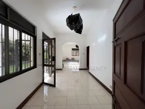3bdrm House in Kololo, Central Division for rent
