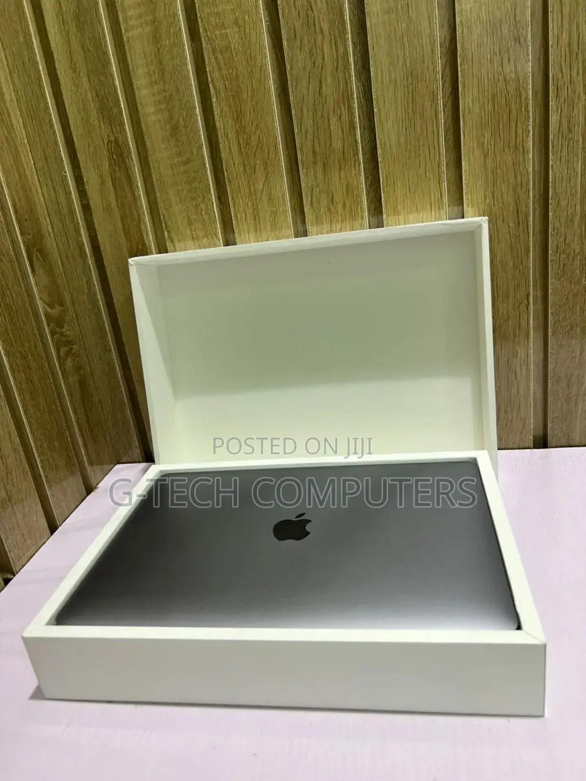 New Laptop Apple MacBook Pro 2022 M2 16GB Apple M2 SSD 512GB