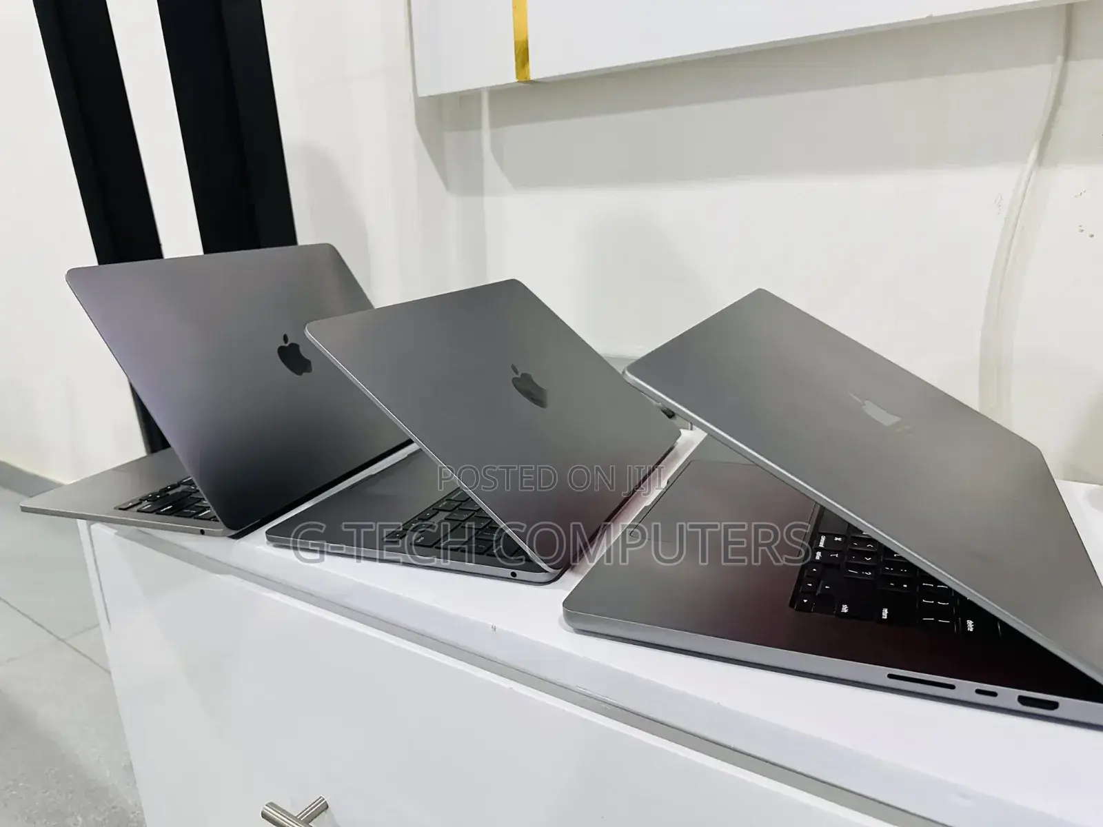 New Laptop Apple MacBook Pro 2022 M2 16GB Apple M2 SSD 512GB