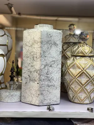 Flower Vessel (White and Black )