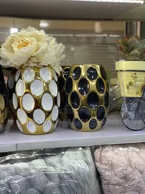 Black Gold Coated and White Gold Coated Flower Vessel