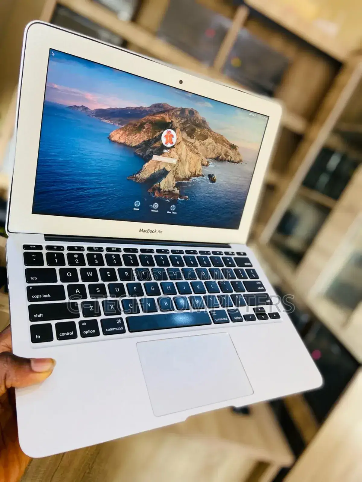 New Laptop Apple MacBook Pro 8GB Intel Core I5 SSD 256GB