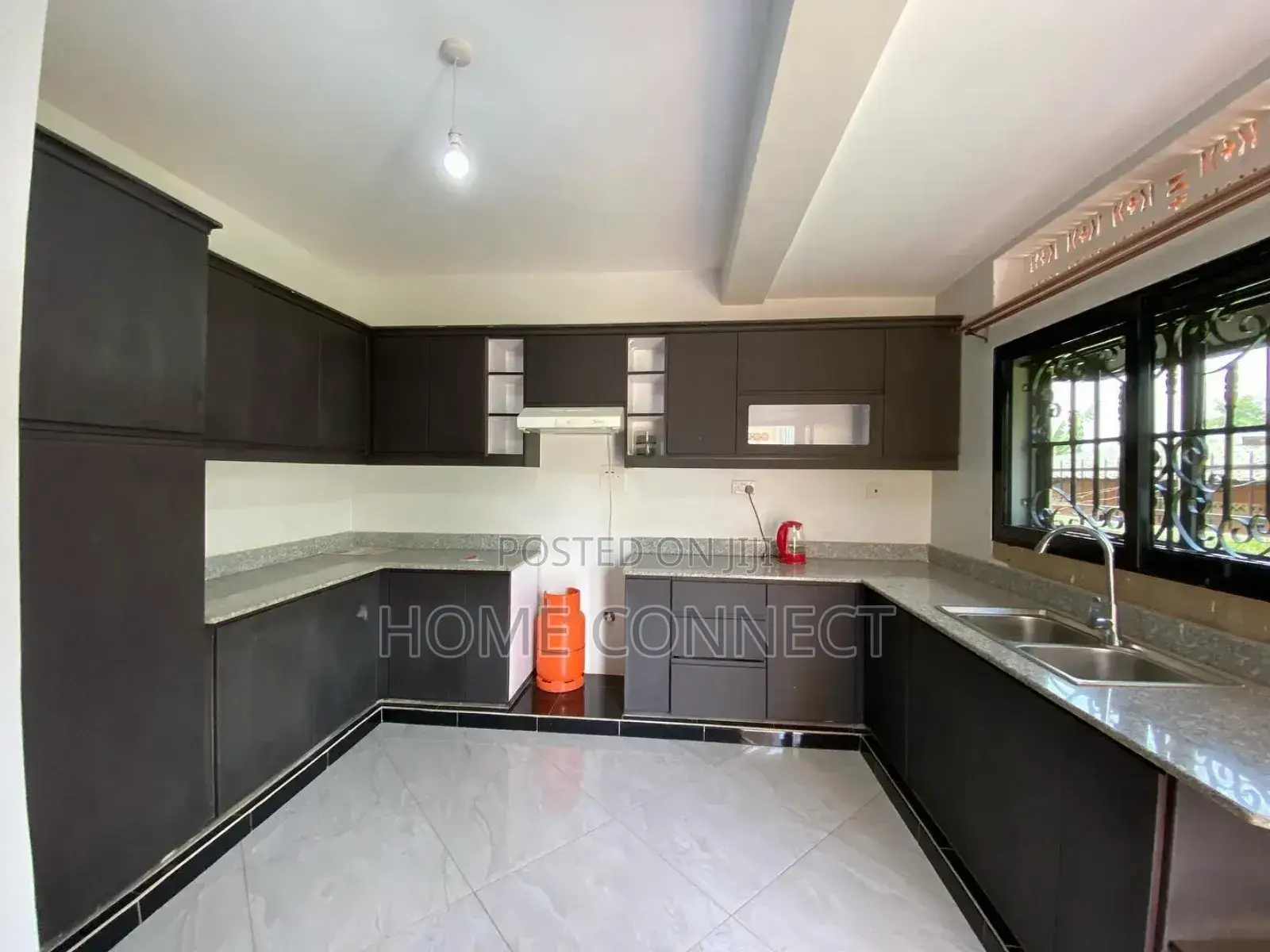 3bdrm Apartment in Kira Mamerito Rd, Central Division for rent