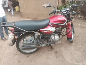 TVS HLX 125 2023 Red