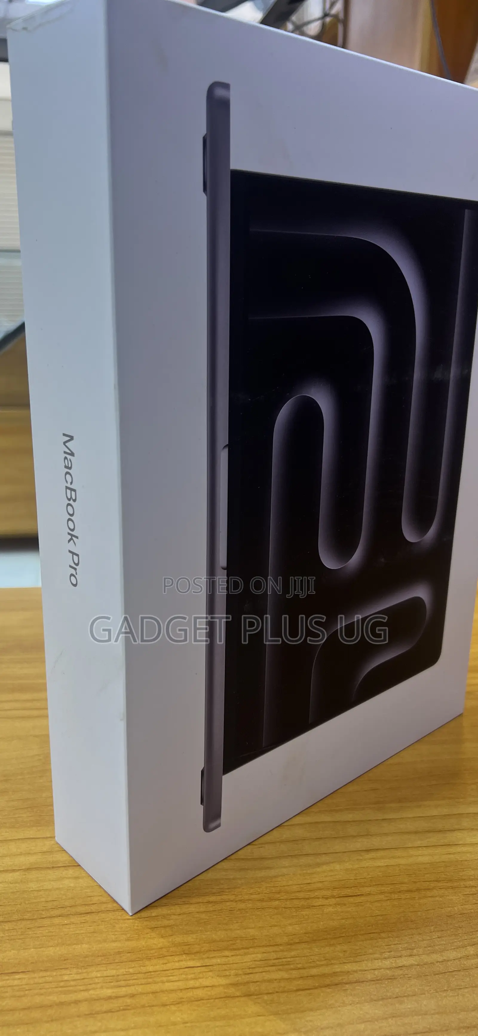 New Laptop Apple MacBook Pro 2019 8GB Apple M3 SSD 512GB