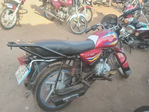 Bajaj Boxer 125 2022 Red