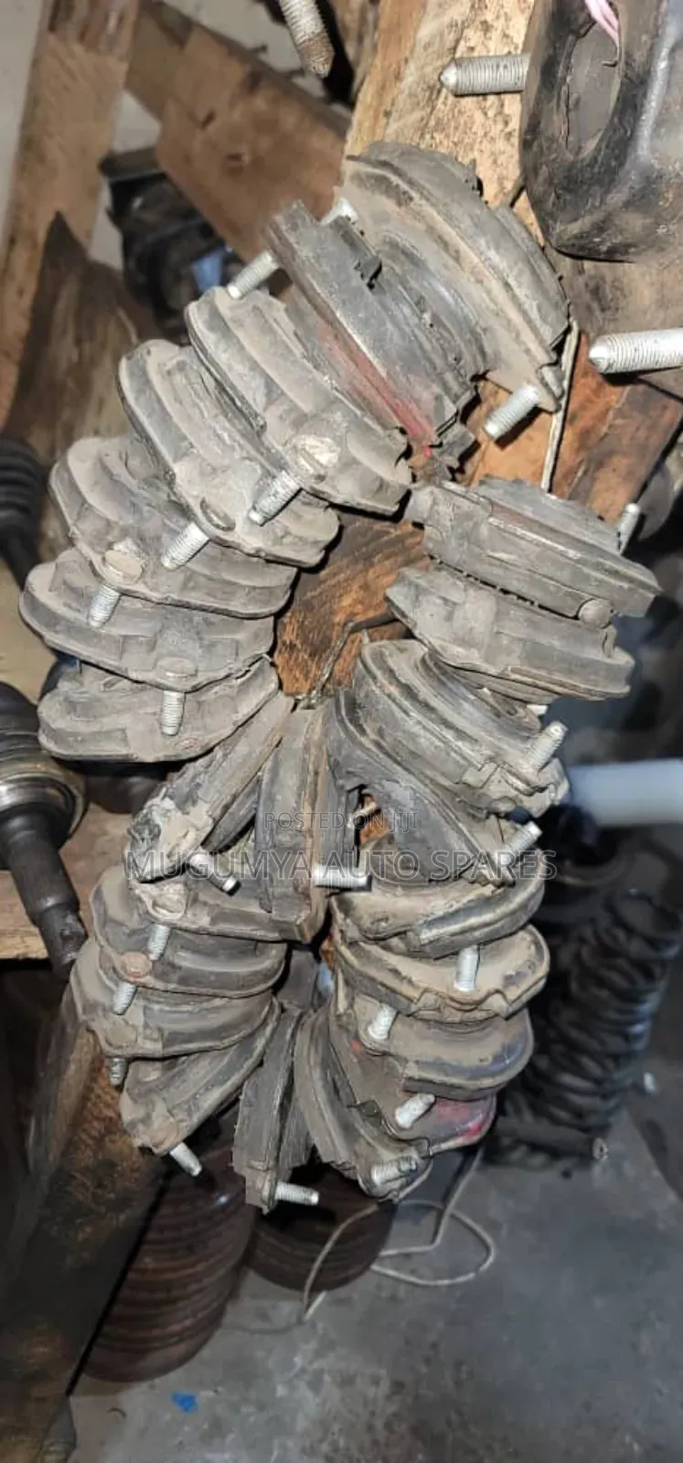 Raum Old Model Rear Top Shock Mountings