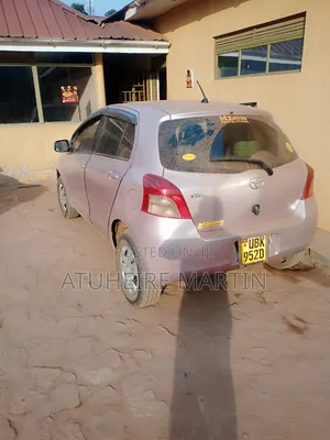 Toyota Vitz 1.0 FWD 5dr 2006 Pink