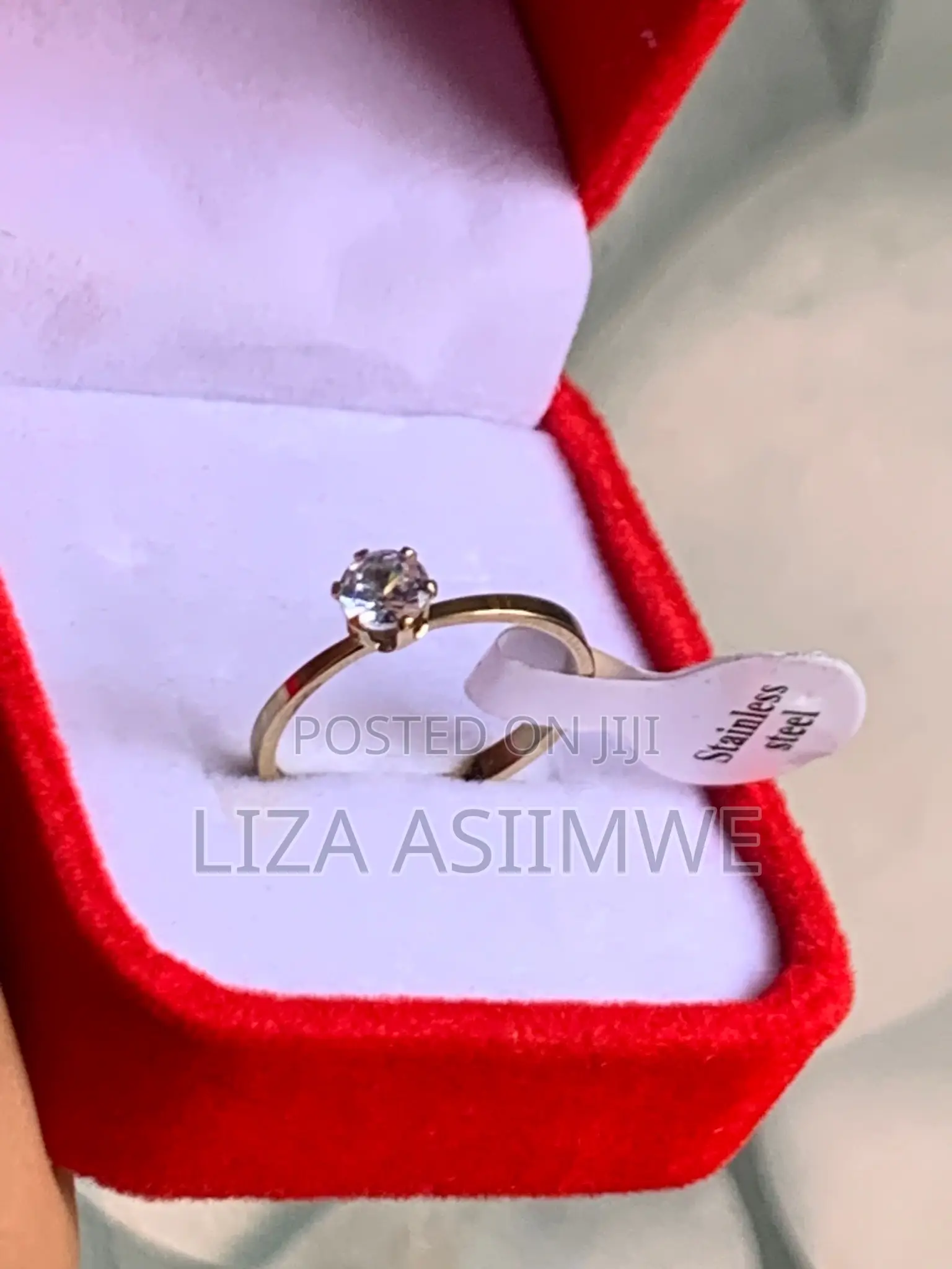 Round Cut Solitaire Engagement Rings
