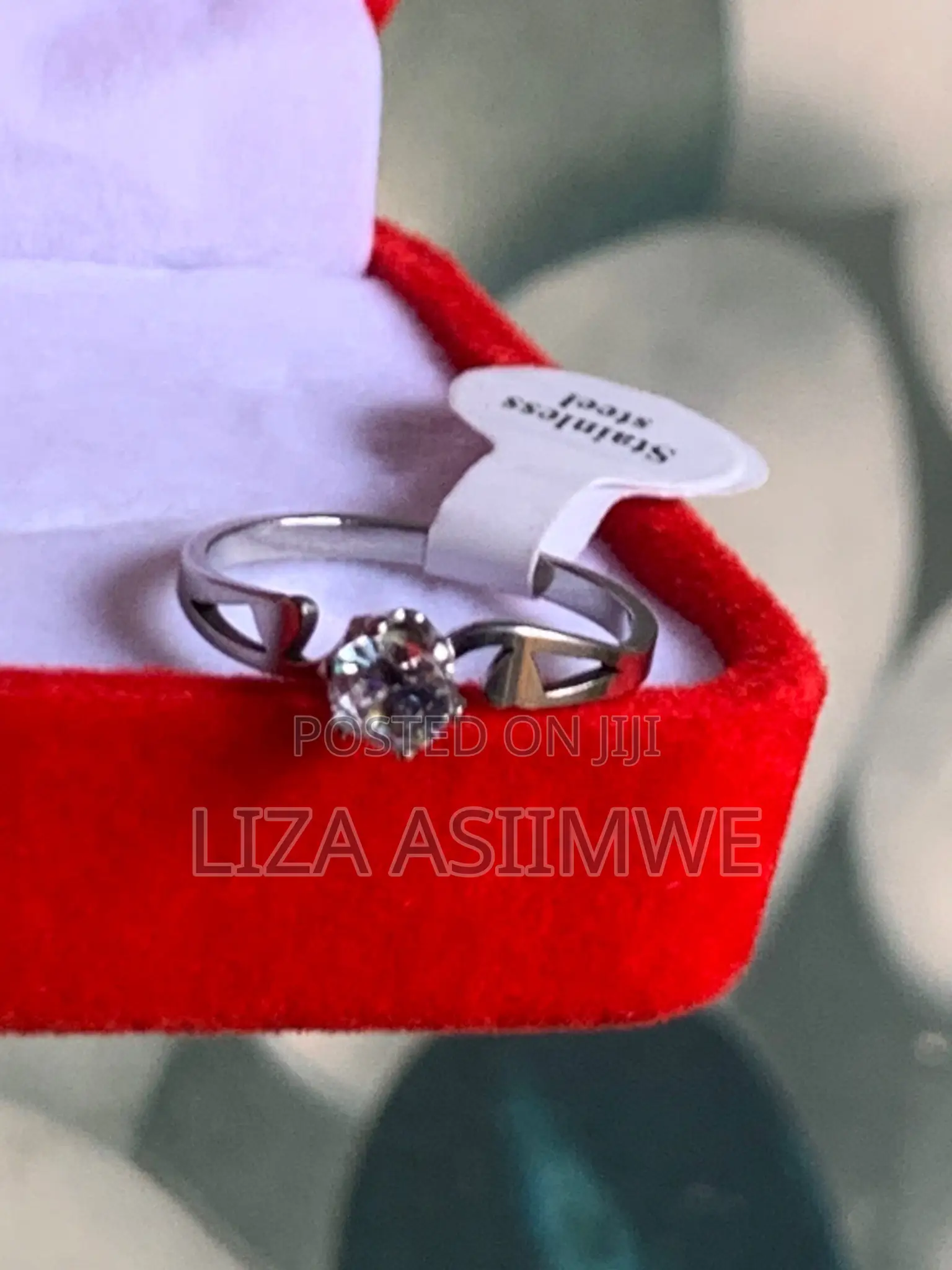 Round Cut Solitaire Engagement Rings
