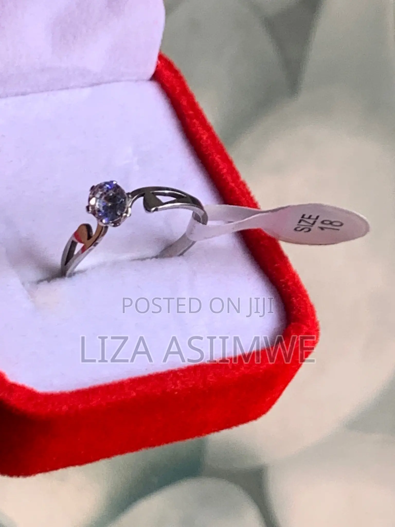 Round Cut Solitaire Engagement Rings