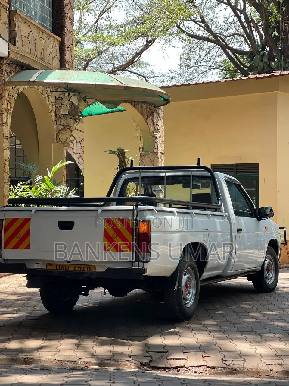 Nissan Pick-Up 1996 White