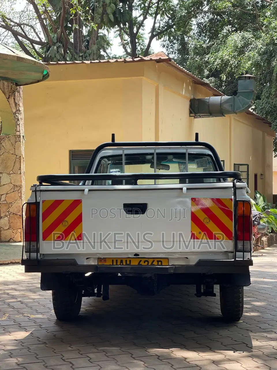 Nissan Pick-Up 1996 White