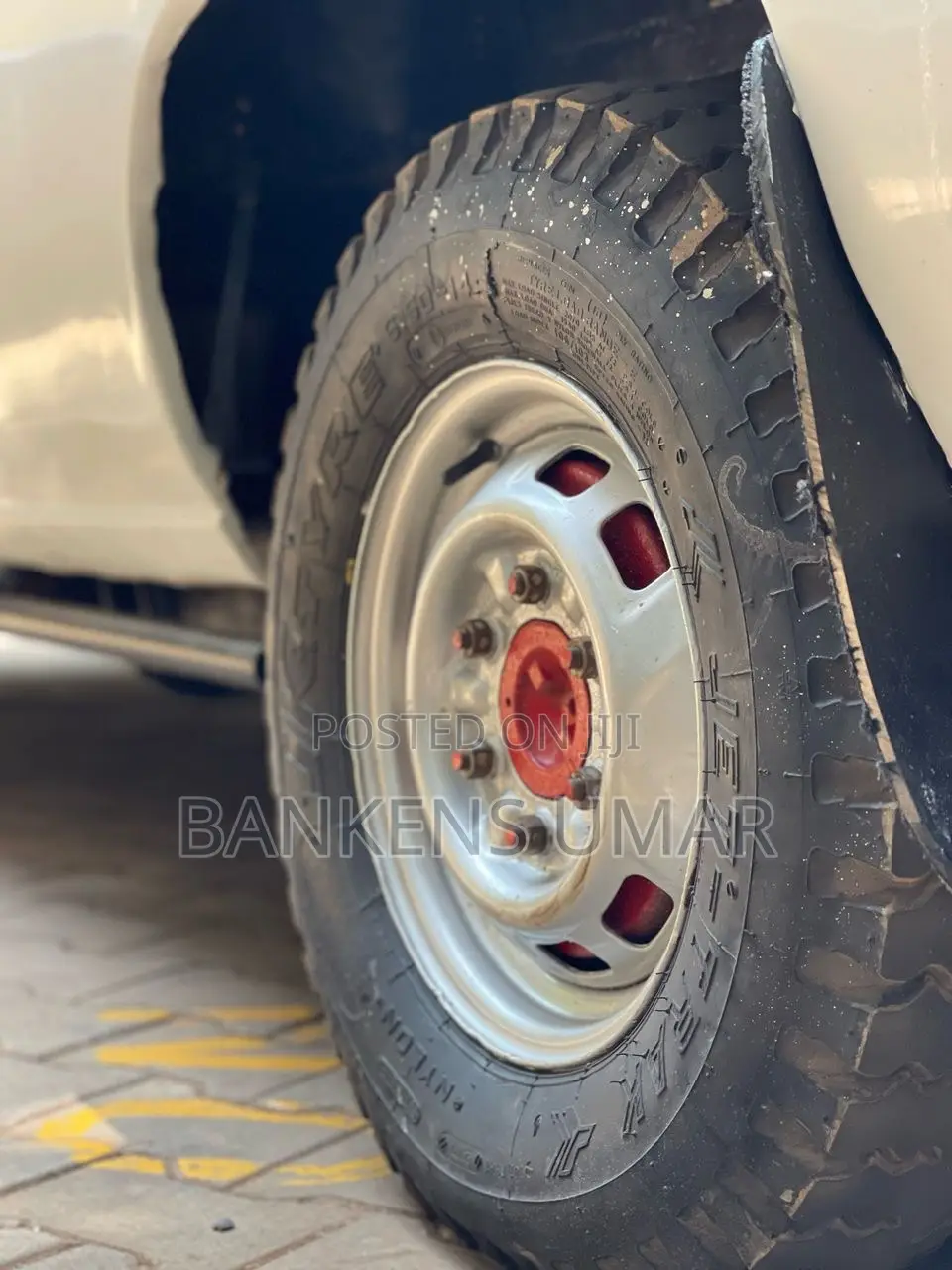 Nissan Pick-Up 1996 White