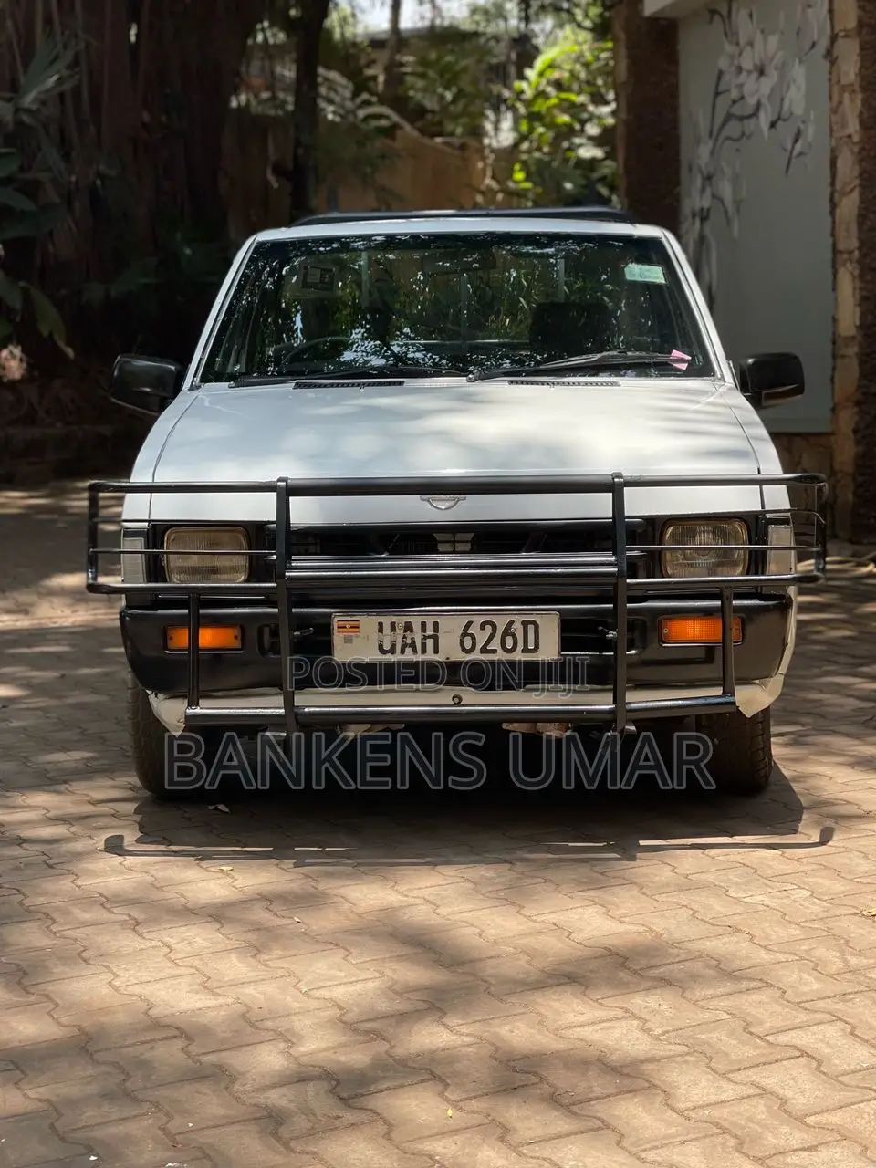 Nissan Pick-Up 1996 White