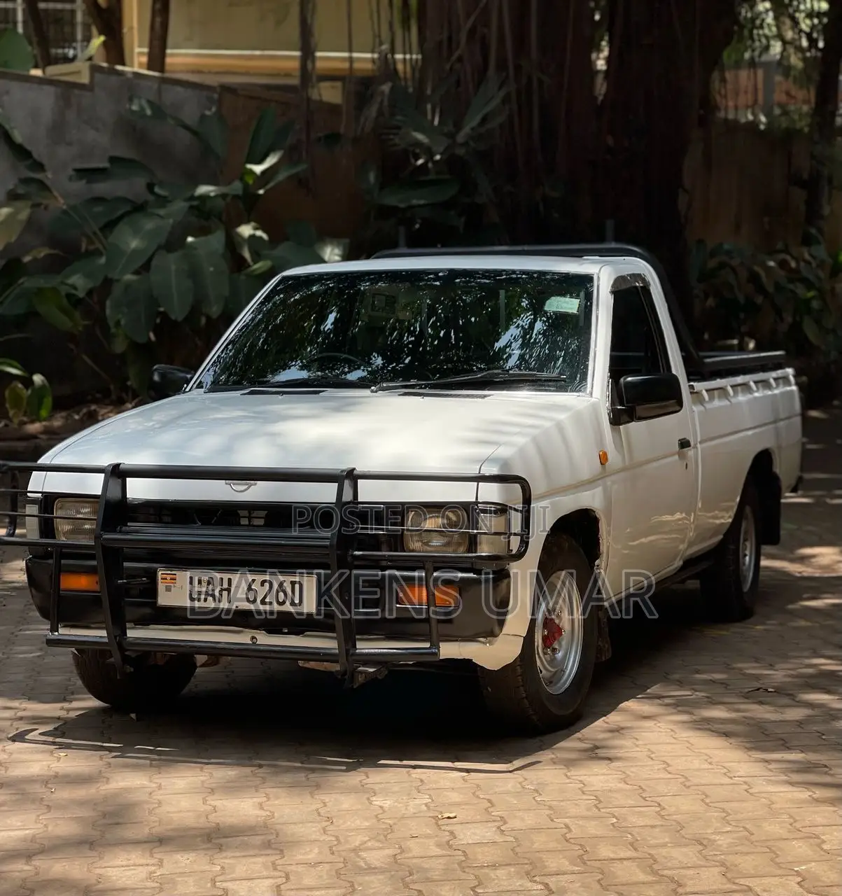Nissan Pick-Up 1996 White